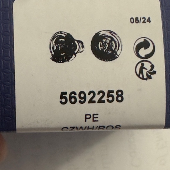 Swarovski Dextera stud earrings
Round cut, White, Rose gold-tone plated studs - Picture 4 of 8